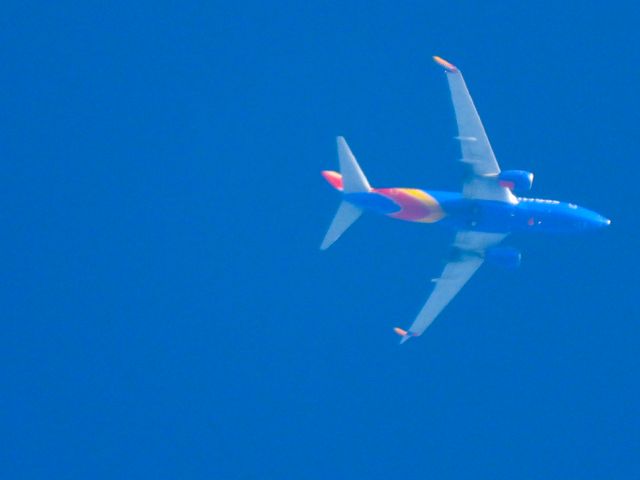 Boeing 737-700 (N7881A) - SWA1788br /STL-LASbr /08/05/22