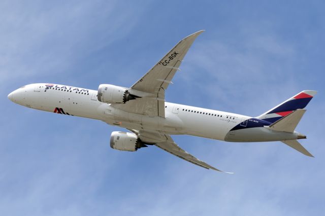 Boeing 787-9 Dreamliner (CC-BGK) - LATAM, B789, departs runway 34R at YSSY.