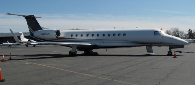 Embraer ERJ-135 (N905FL) - King class in biz aviation next to the Gulfstreams and Global Express.