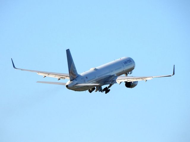 BOEING 757-300 (N75858)