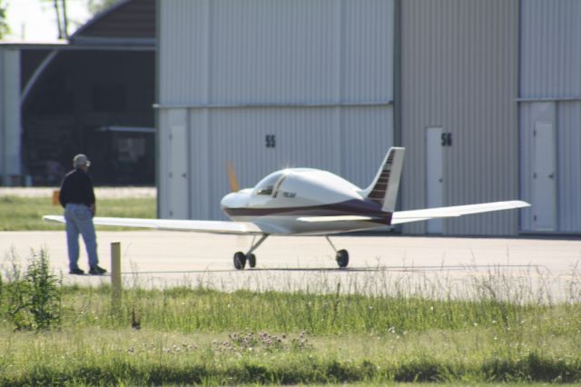 Beechcraft King Air 90 (N2187F) - 1990 BUFFE W E PULSAR doing some engine run-ups at KDTN