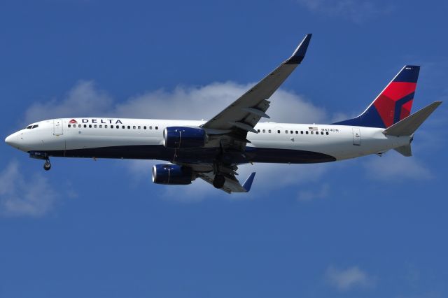 Boeing 737-900 (N824DN)