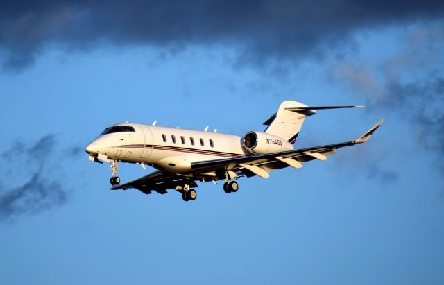 Canadair Challenger 350 (N764QS)