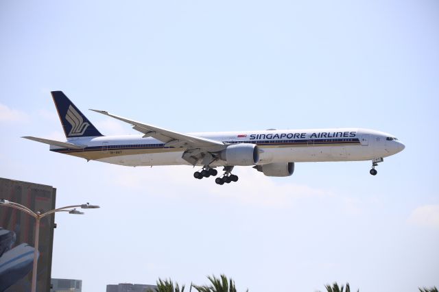BOEING 777-300ER (9V-SWT)
