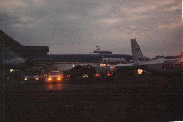 Cessna Caravan (N942FE) - "0 dark 30 cargo load" 1987