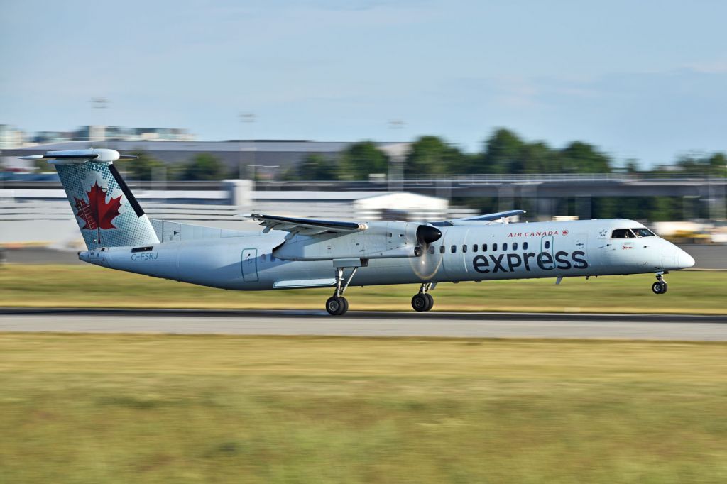 de Havilland Dash 8-400 (C-FSRJ)