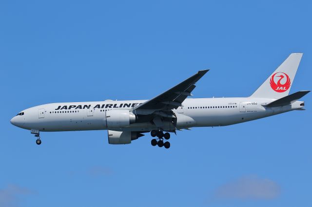 Boeing 777-200 (JA703J)