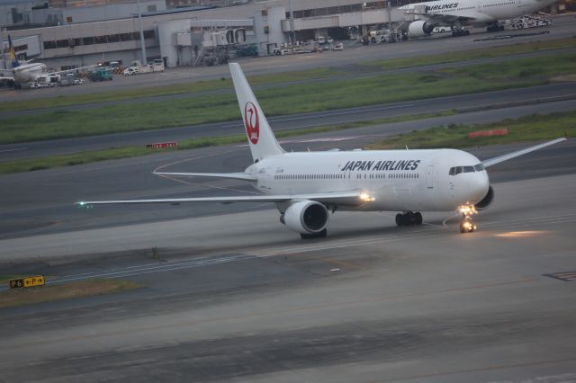 BOEING 767-300 (JA651J)