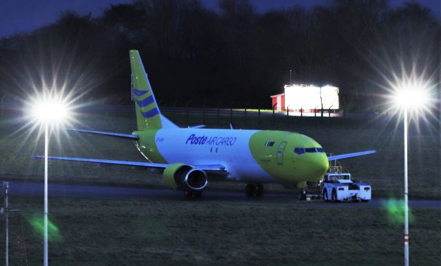 BOEING 737-400 (EI-GUA) - poste air cargo b737-400f ei-gua (ex n288au) at shannon 17/12/120.