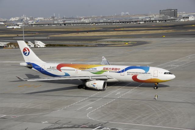 Airbus A330-300 (B-6127) - Taxi at Haneda Intl Airport on 2012/01/10 " Expo 2010 c/s"