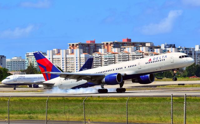 Boeing 757-200 (N623DL) - N623DL Delta Air Lines 1987 Boeing 757-232 C/N 22913br /br /San Juan - Luis Munoz Marin International (SJU / TJSJ)br /Puerto Rico, February 23, 2013 br /Tomás Del Coro