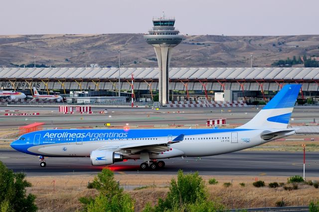 Airbus A330-200 (LV-FVI)