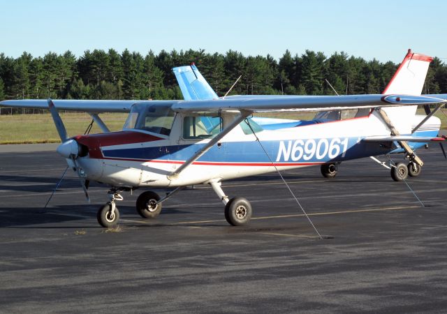 Cessna 152 (N69061)