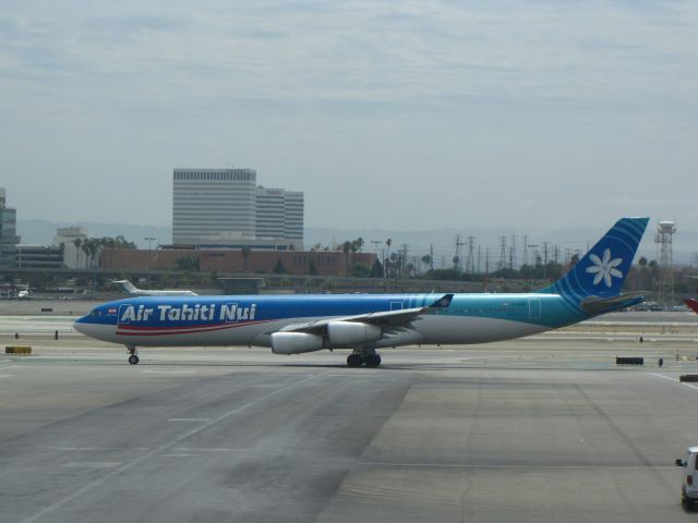 Airbus A340-300 (F-OLOV)