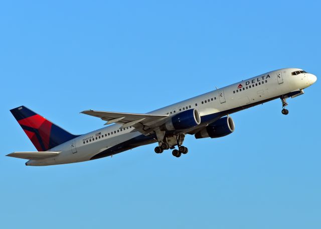 Boeing 757-200 (N682DA)