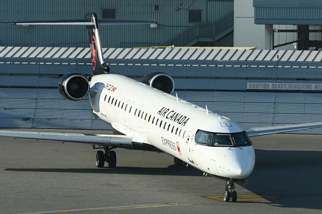 Canadair Regional Jet CRJ-900 (C-FTJZ)