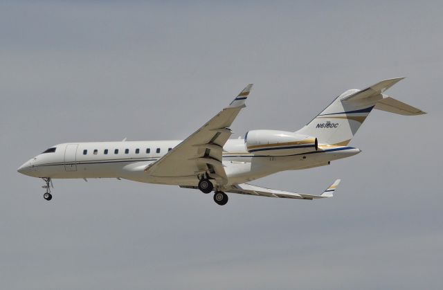 Bombardier Global Express (N616DC)