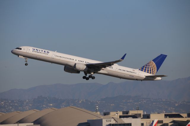 BOEING 757-300 (N77865)