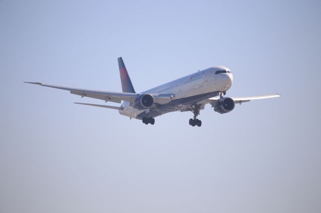 BOEING 767-400 —