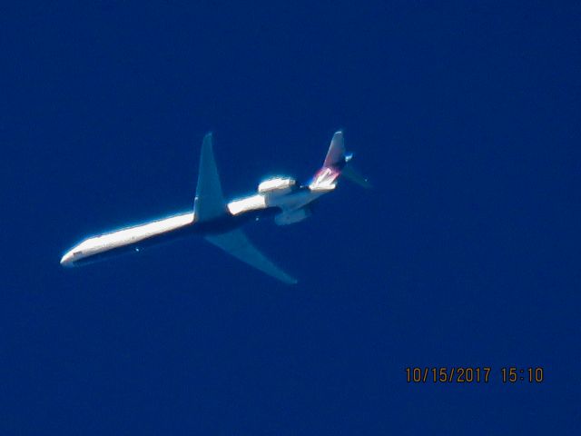 McDonnell Douglas MD-90 (N922DX)