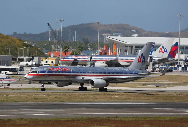 Boeing 757-200 (N199AN)