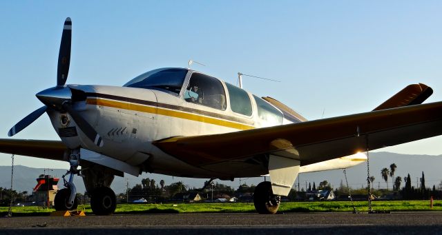 Beechcraft 35 Bonanza (N8921U)