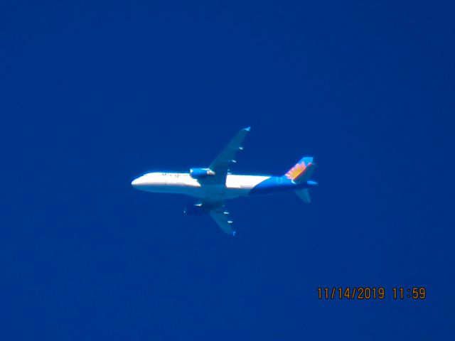 Airbus A320 (N215NV)