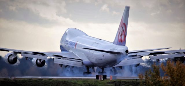 Boeing 747-400 (B-10789)