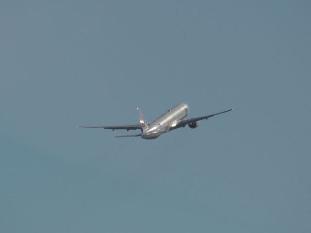 Boeing 777-200 —