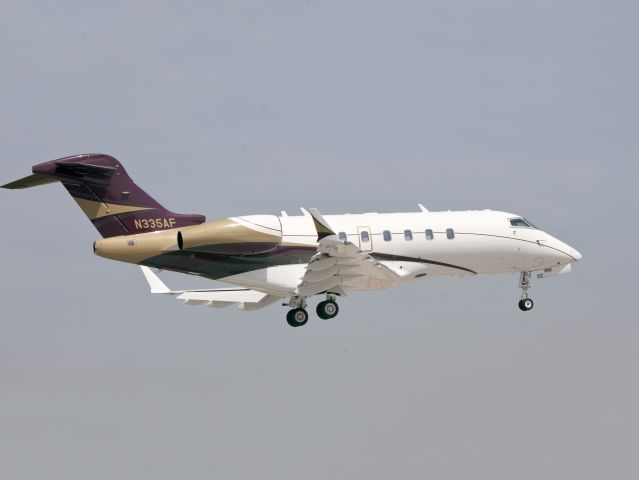 Bombardier Challenger 300 (N335AF)