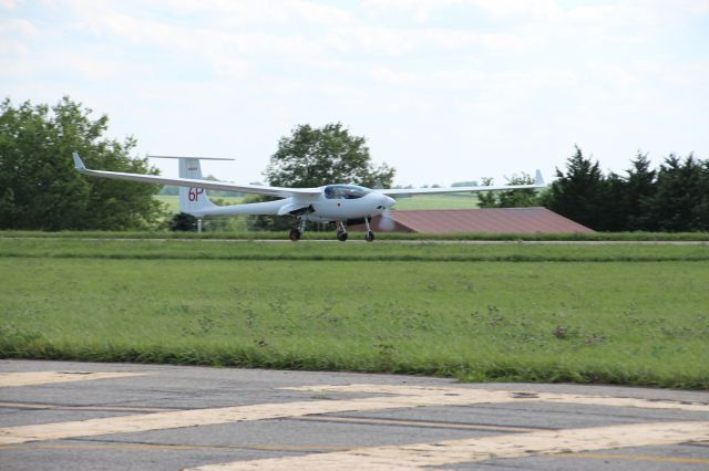 — — - Stemme S6 sailplane...Check out the wingspan!