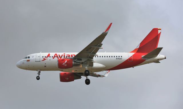 Airbus A319 (N751AV)