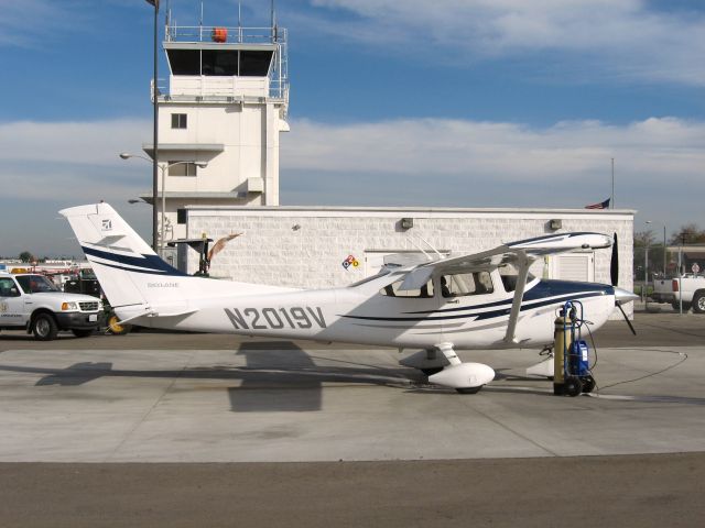 Cessna Skylane (N2019V) - In the wash bay