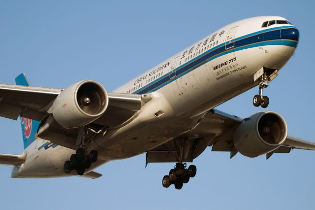 Boeing 777 — - A China Southern Boeing 777 on short final to LAX.