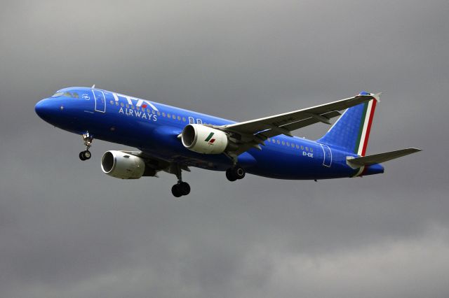 Airbus A320 (EI-EIE) - Airbus A320-216, ITA Airways, EI-EIE, 14.Oct.2022, EGLL London Heathrow, Myrtle Ave, - a rain shower is coming!