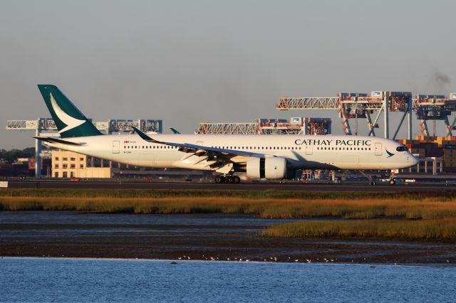 Airbus A350-900 (B-LQA)