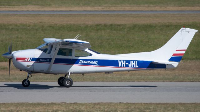 Cessna Skylane (VH-JHL)