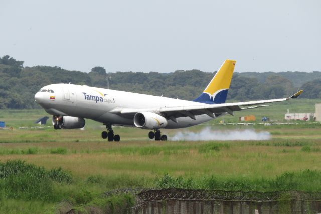 Airbus A330-200 (N330QT)