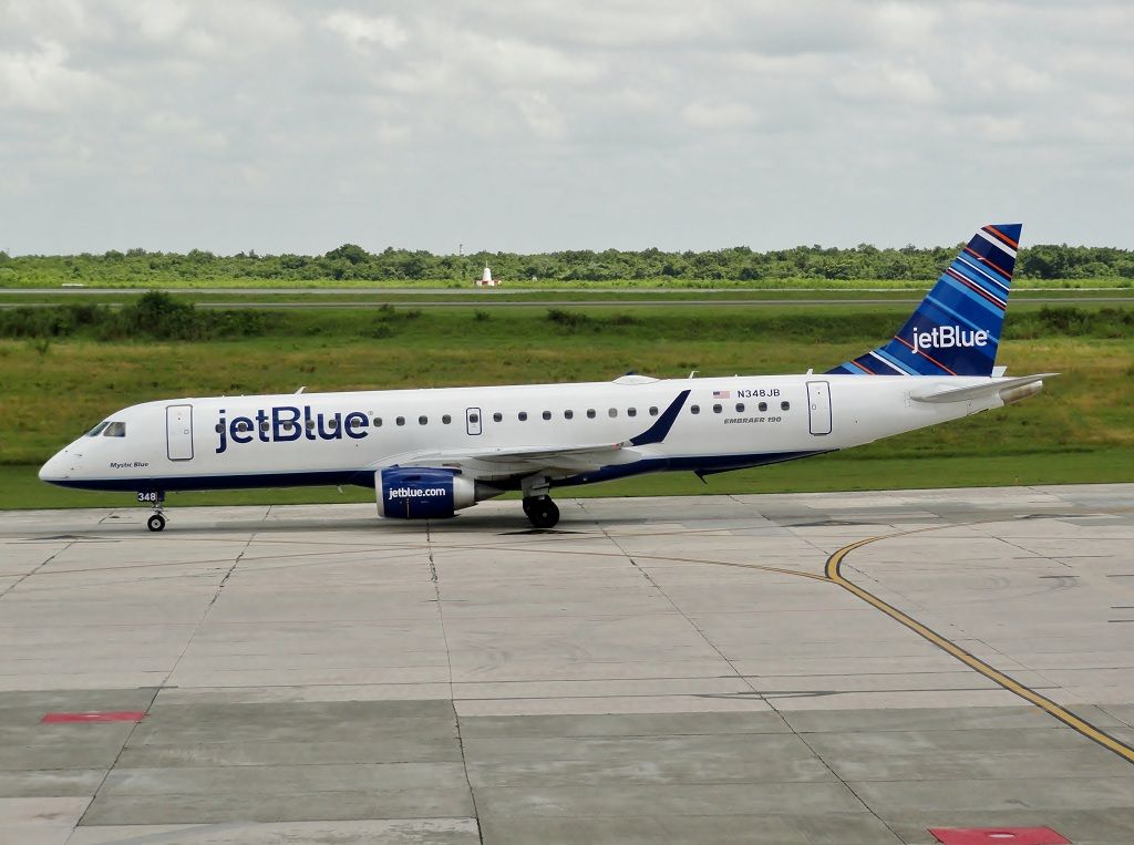 Embraer ERJ-190 (N348JB)