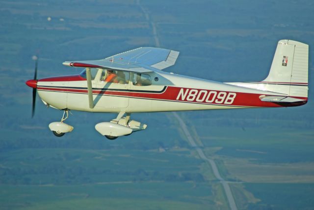 Cessna Skyhawk (N8009B)