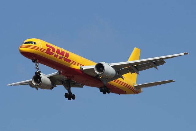 Boeing 757-200 (G-DHKG) - 22/07/2020:  Cargo flight from Brussels (BRU) on landing path to runway 12. Duration was 03h46m.