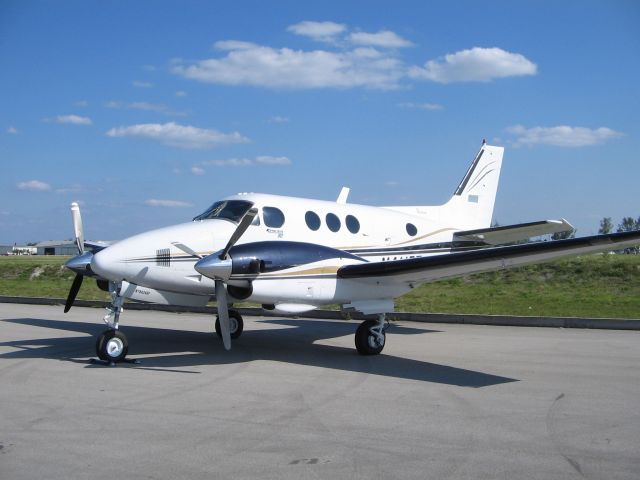 Beechcraft King Air 90 (N411FT)