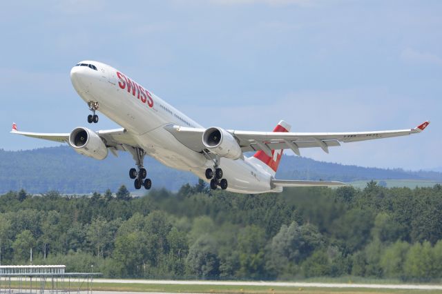 Airbus A330-300 (HB-JHL)