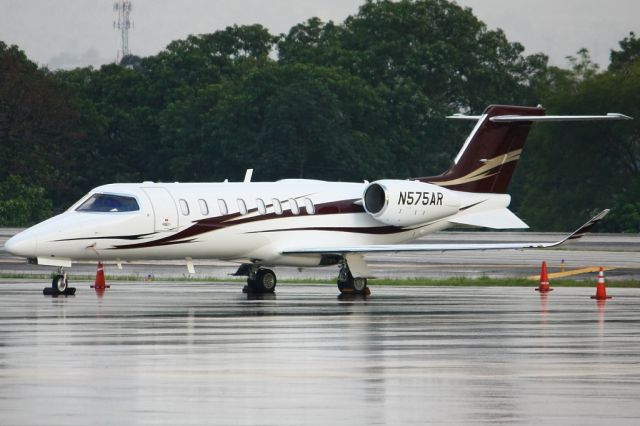 Bombardier Learjet 75 (N575AR)