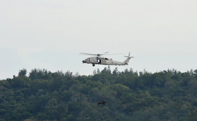 — — - Chinese Navy Z20J performs at the 15th International Air Show in Zhuhai 中国海军Z20J在珠海第15届国际航展上飞行表演