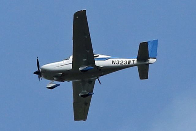 Cirrus SR-22 (N323WT)