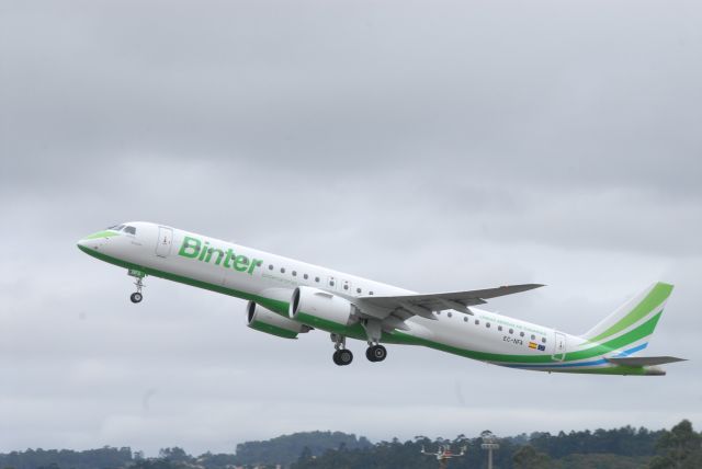 EMBRAER ERJ-190-400 (EC-NFA) - EC-MJU TakeOff From LEVX To GCXO. 21-08-2021