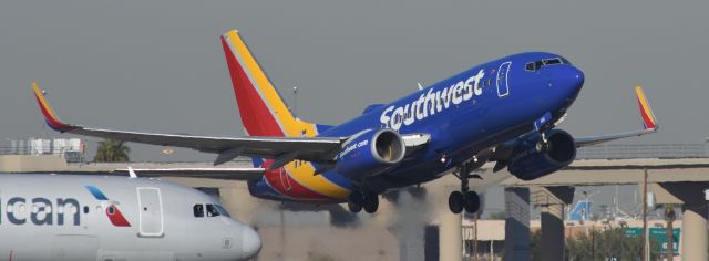 Boeing 737-700 (N408WN) - phoenix sky harbor international airport 05FEB25