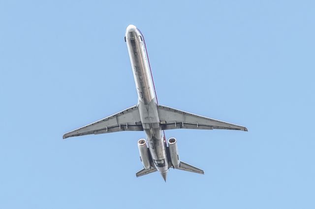 McDonnell Douglas MD-80 —