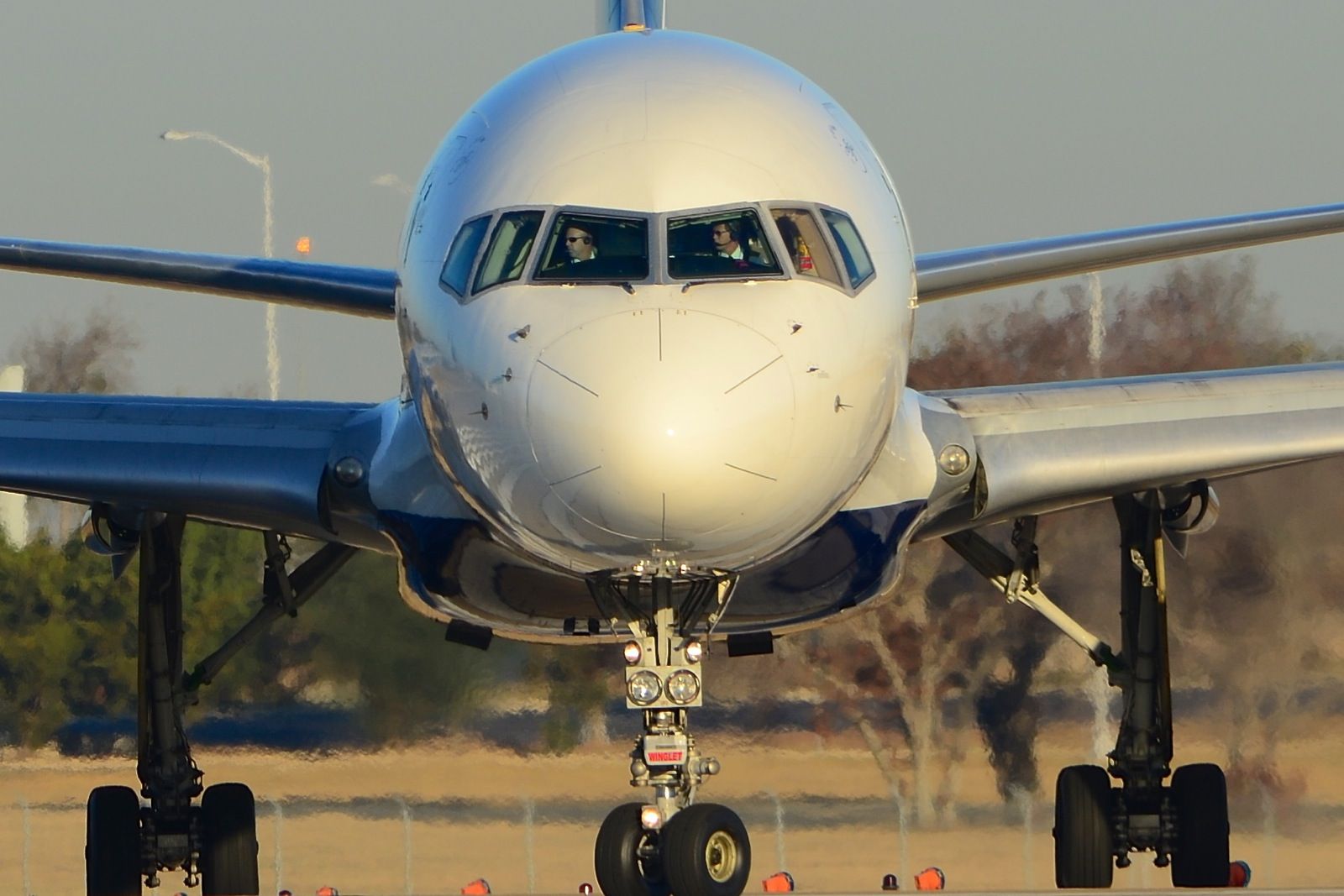 Boeing 757-200 (N900PC) - Line up and wait.